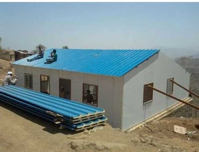 مظلات وسواتر وجلسات خارجية من مقاولات ساندوتش بانل  في الرياض - حلول مميزة بأعلى جودة 