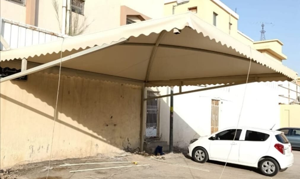 مظلات سيارات الخرج